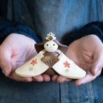 現代の暮らしに寄り添う、陶器の雛人形の魅力