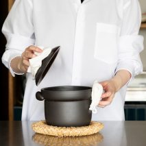 サイズが変われば、使い方も変わる。信楽焼のごはん土鍋