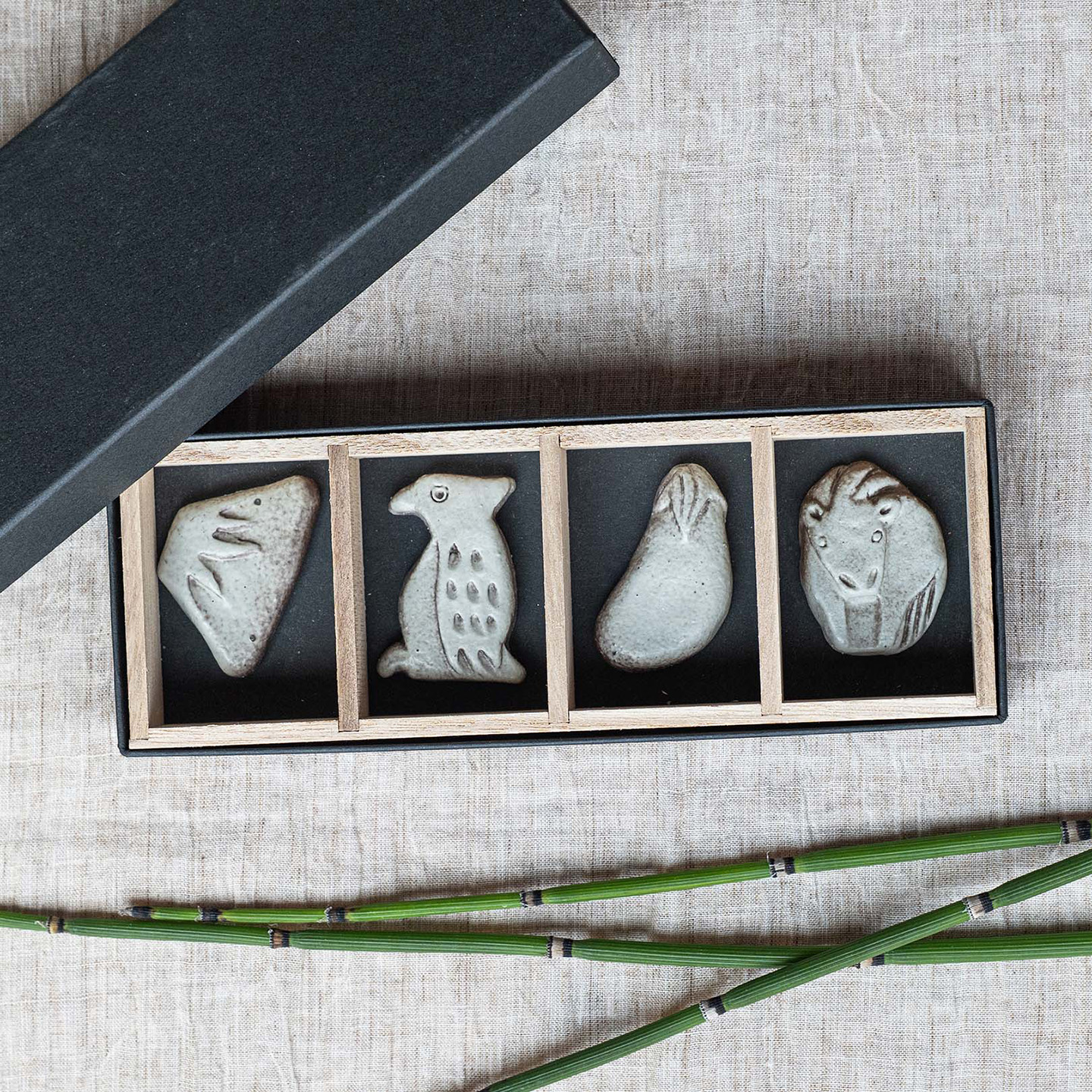 新年にふさわしい、一富士二鷹三茄子と干支のはしおき