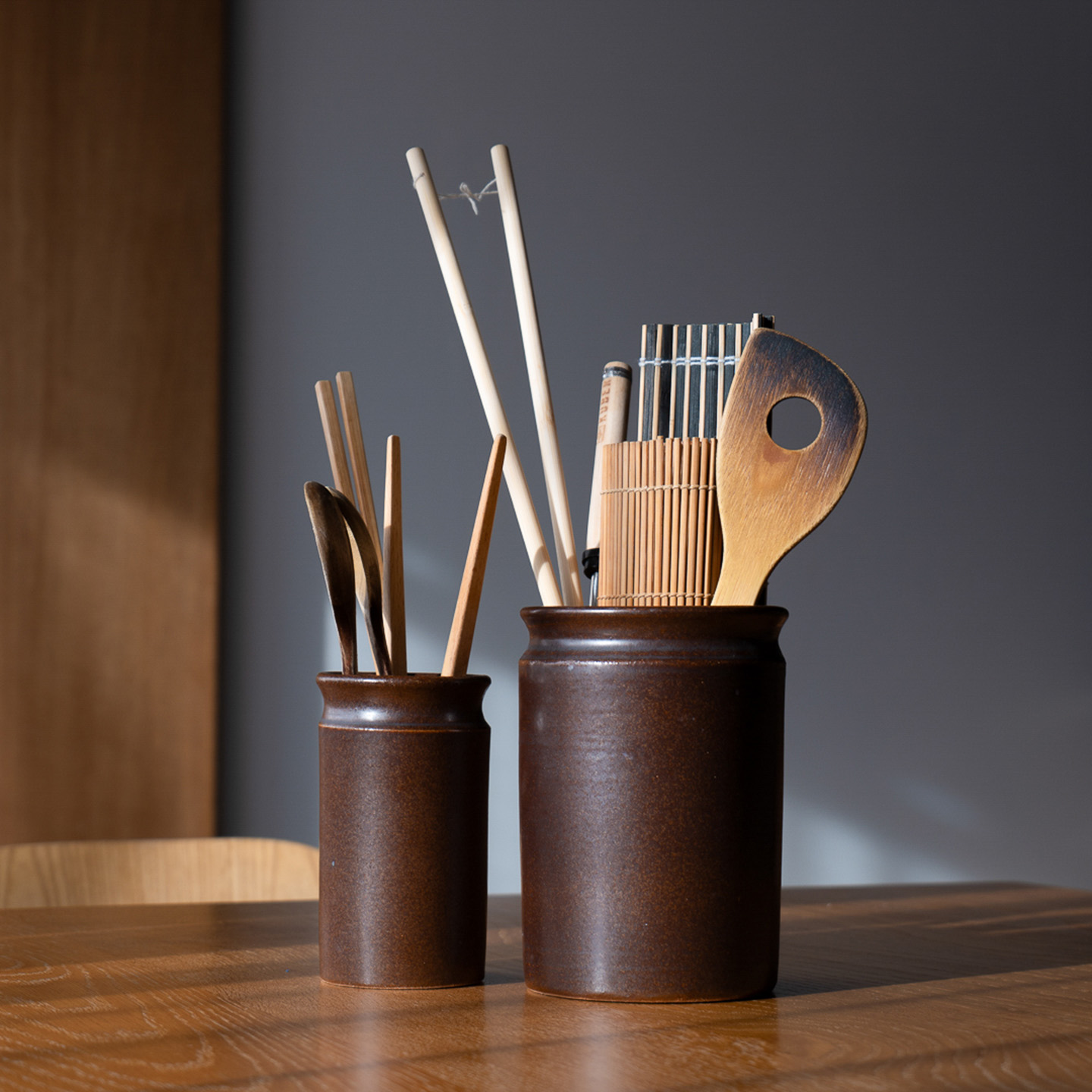 小サイズと大サイズを並べた明山のツールスタンド