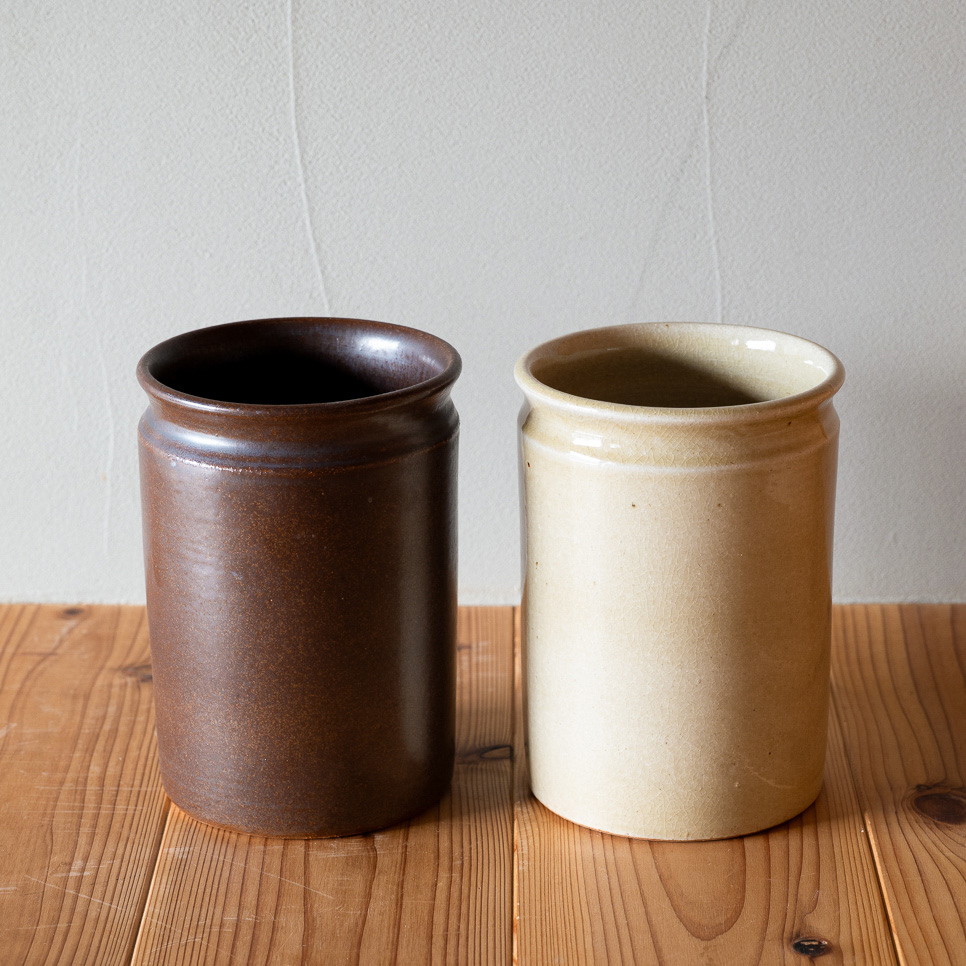 鉄茶と生成りから選べる陶器のツールスタンド