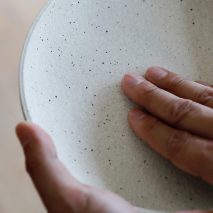 時を重ねて楽しむ、陶器のうつわ